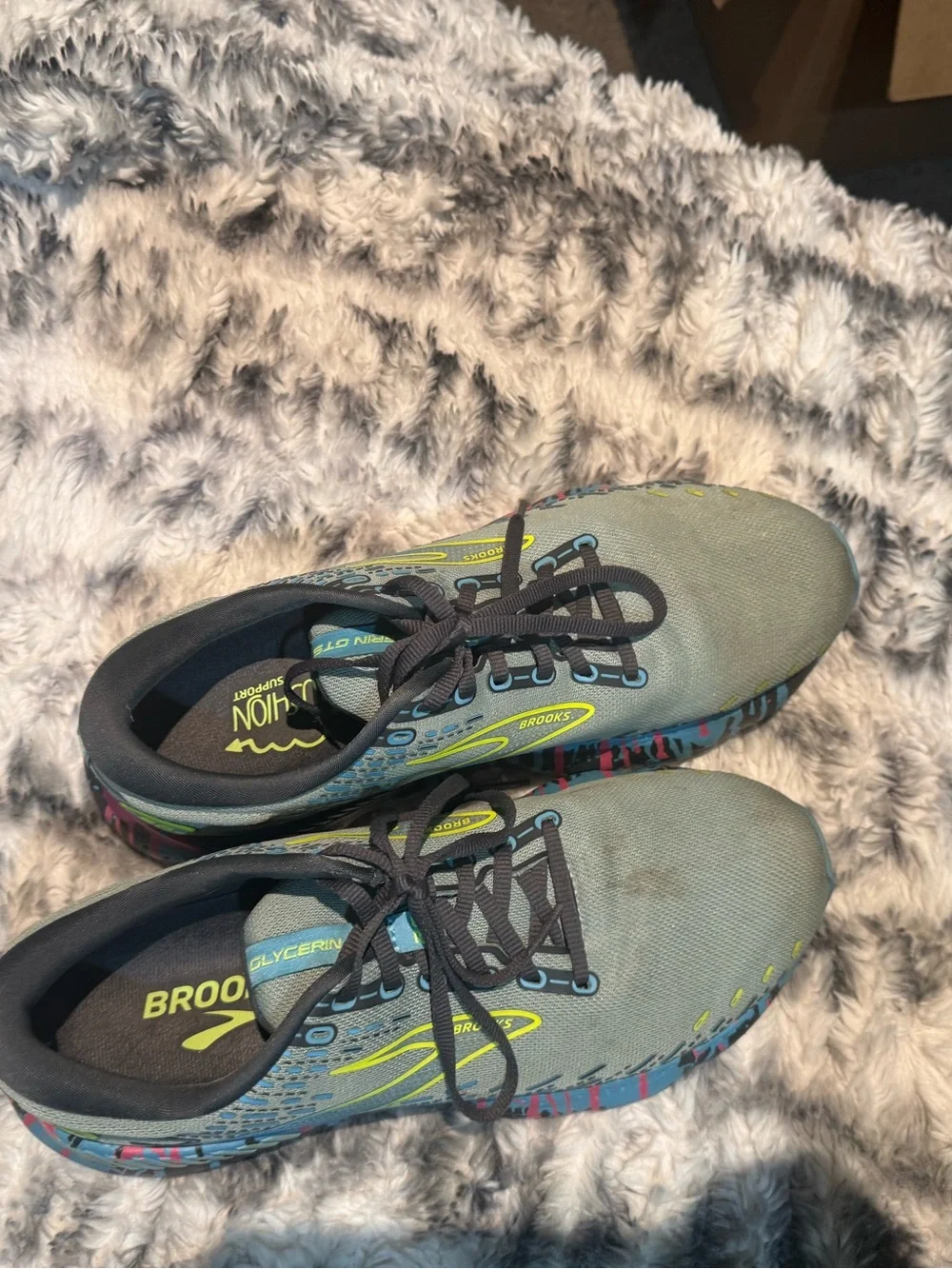 Men’s Brooks Neon Accent Blue Athletic Running Shoes